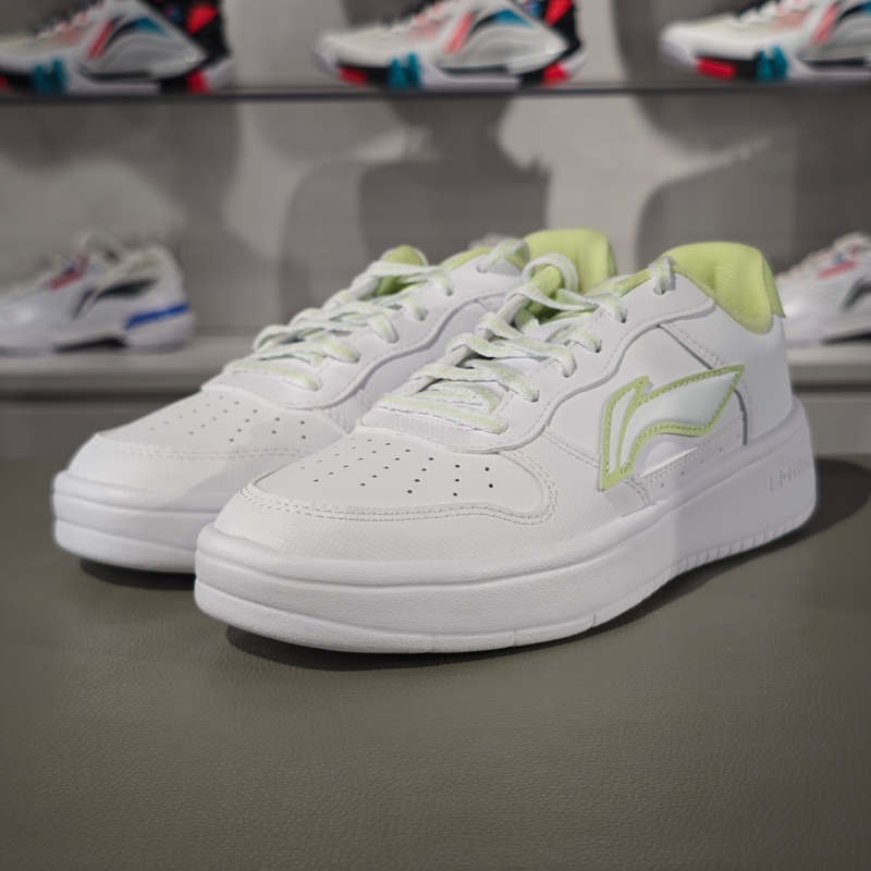 李宁正品冬季新款女子轻便透气舒适系带防滑运动板鞋AGCT526-3