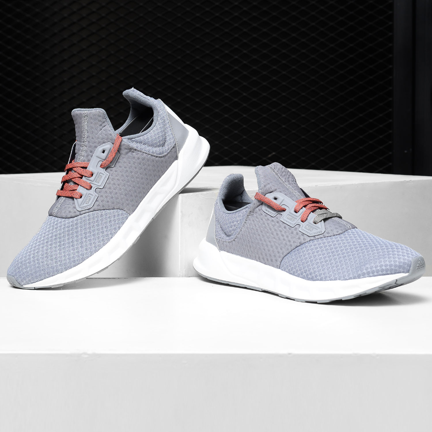 阿迪达斯男女运动休闲跑步鞋