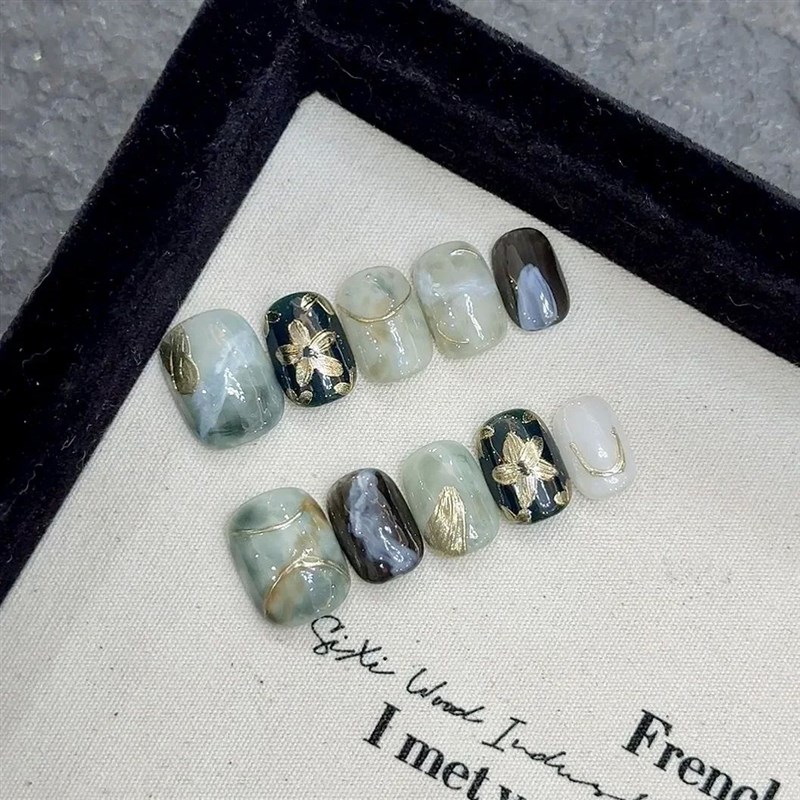 10pcs Hand Drawn Polka Dot Lines EPress On Nails Short Sweet