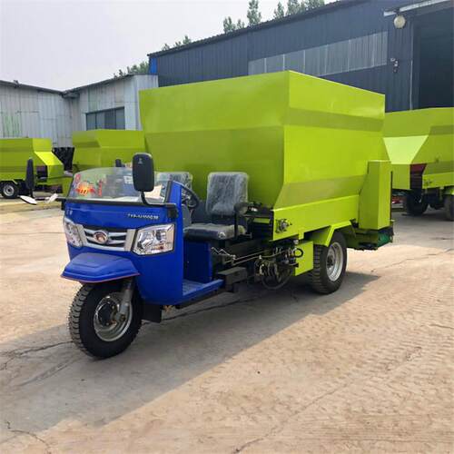 RZS5立量青贮喂容料柴油方款左右出料投草车内部螺旋式牛场车撒料