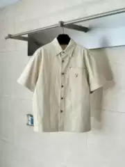 Sxai New Non-Market Brand Leather Label Embroidered Short-Sleeve Denim Shirt with a Turn-Down Collar, Button Pockets, and a Comfortable Fit