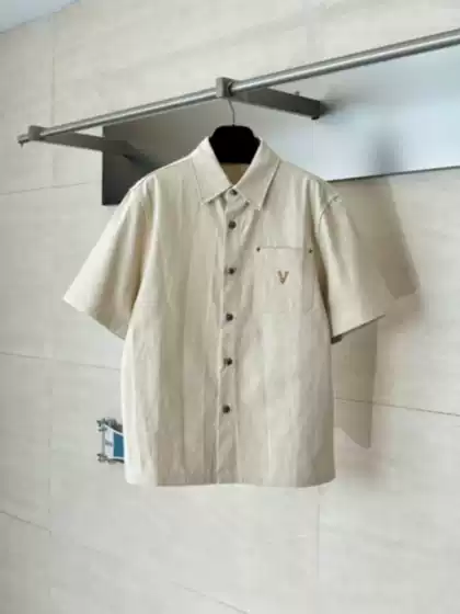 Sxai New Non-Market Brand Leather Label Embroidered Short-Sleeve Denim Shirt with a Turn-Down Collar, Button Pockets, and a Comfortable Fit