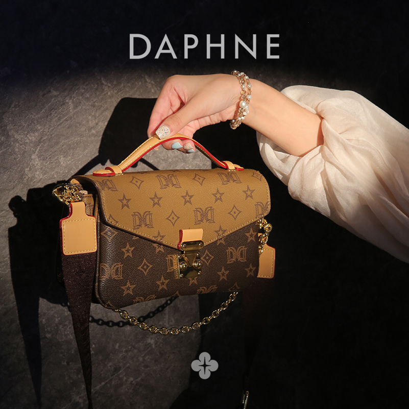 达芙妮Daphne印花包经典时尚百搭单肩2024新款邮差包女包10313