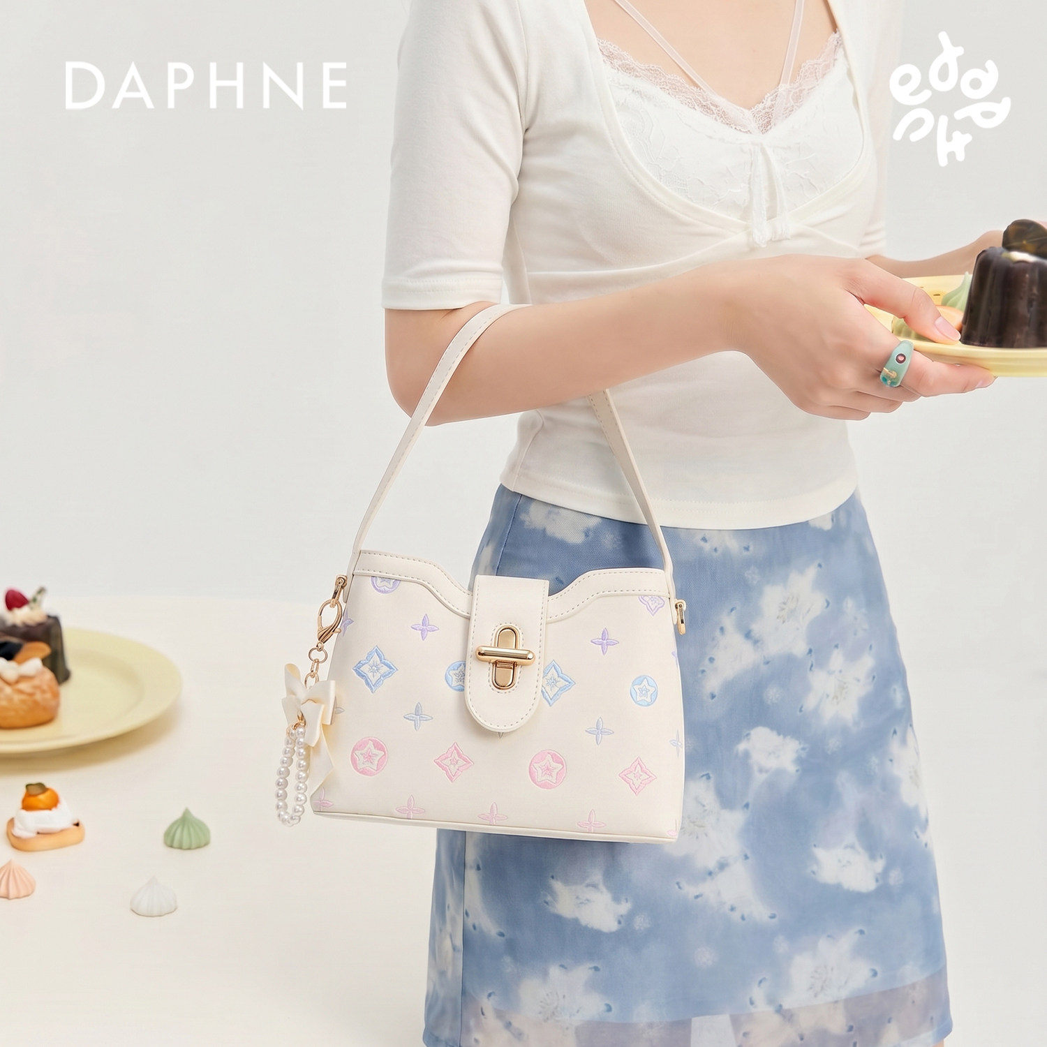 Daphne/达芙妮斜挎包女印花菜篮子手提水桶包小众刺绣通勤单肩包