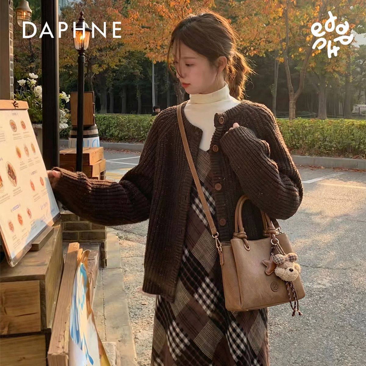 Daphne/达芙妮简约精致单肩水桶包女士时尚通勤百搭斜挎包包25117