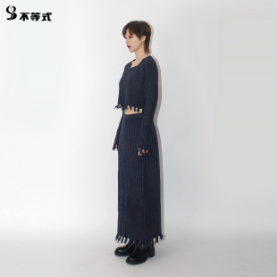 不等式BUDENSHY 90年代复古回潮 圆领长袖短款毛衣露腰女手工流苏