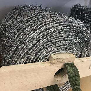 南宁厂家现货 围墙防盗刺绳 铁蒺藜 铁丝网刺线围栏 带刺铁丝