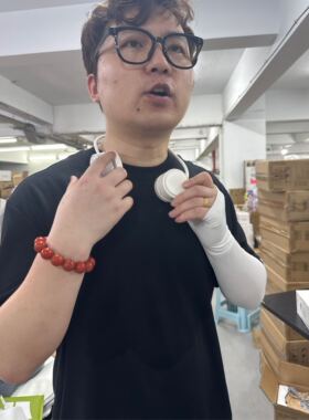 321高端挂脖风扇1个