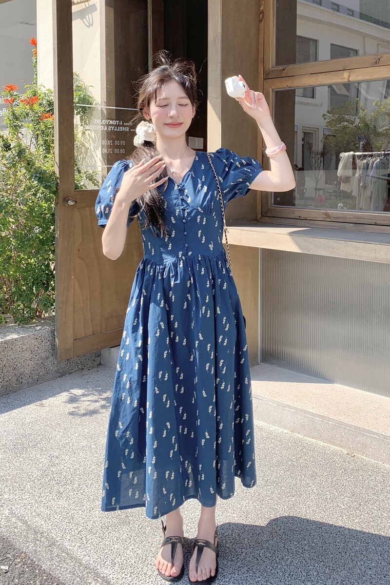 新品泡泡袖V领碎花连衣裙C211-859-P130控188,女装连衣裙,2C211