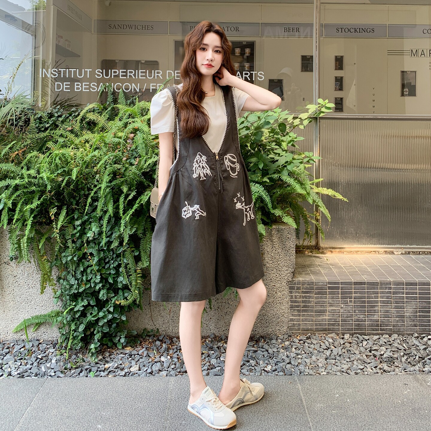 2025夏季新款时尚减龄百搭显瘦刺绣背心连体裤女设计感T恤,女装休闲裤,2C211