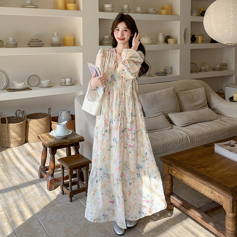 田园风长袖碎花连衣裙女春秋2025超火好看高级感绝美宽松显瘦长裙图片