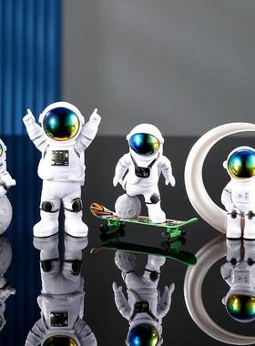 宇航员小摆件太空人模型手办玩具创意生日礼物车载桌面家居装饰品