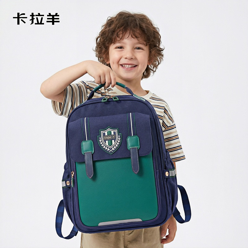 卡拉羊小学生超轻一年级书包男童新生2026新款减负护脊帅气双肩包