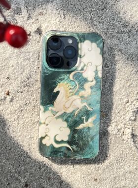 叶菽原创定制《祥云马》新中式国风清冷小众高级感IMD双层苹果17/14/15/16promax磨砂亮面iPhone秋冬手机壳
