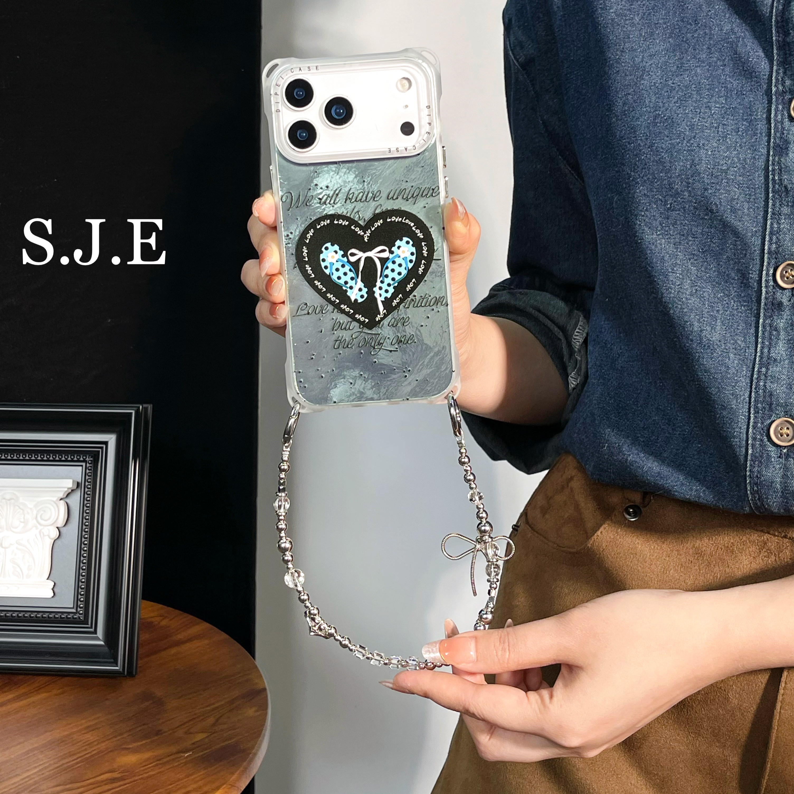 个性蓝底人字拖~手机壳四角开孔适用于苹果17promax16Pl