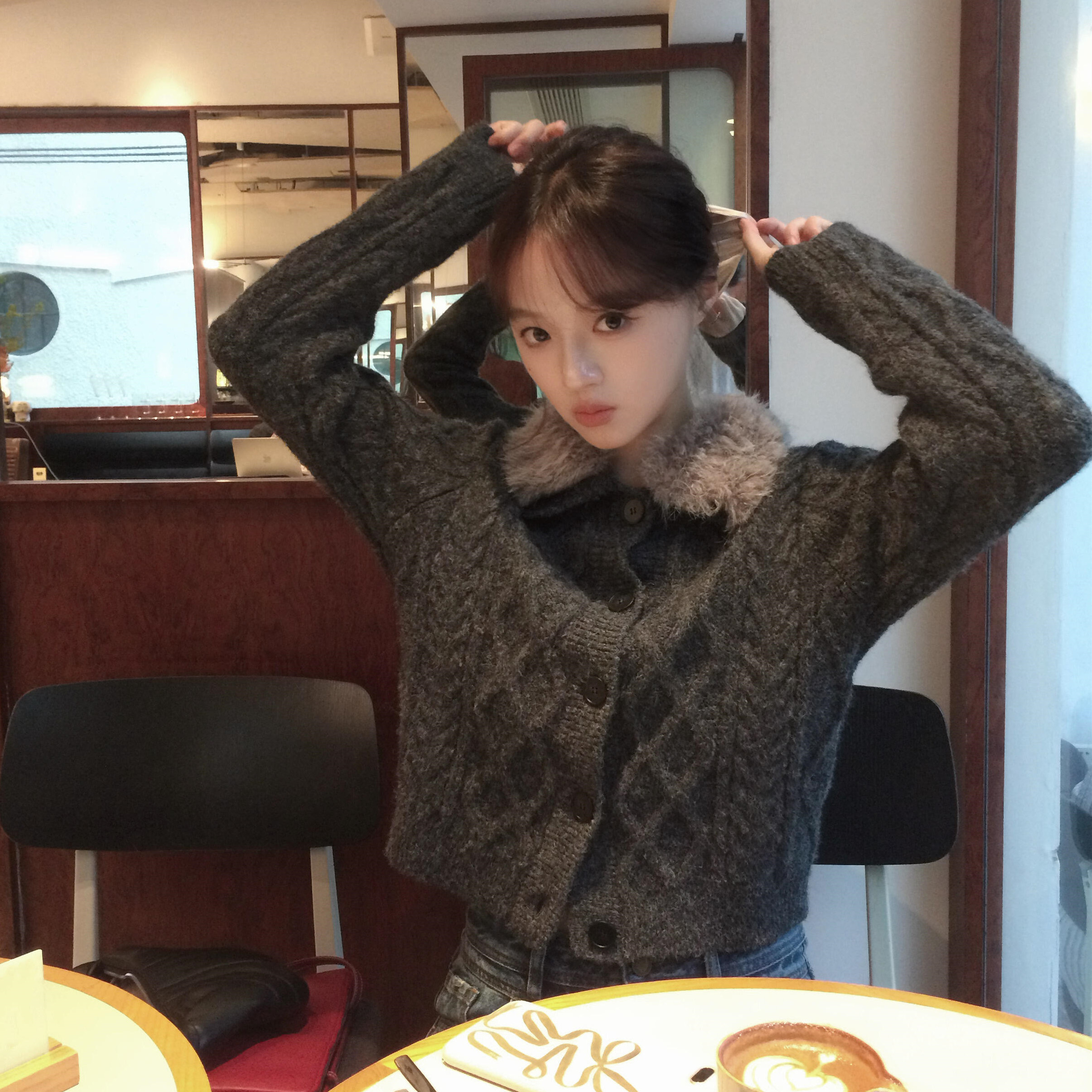 复古慵懒风翻毛领针织毛衣外套女