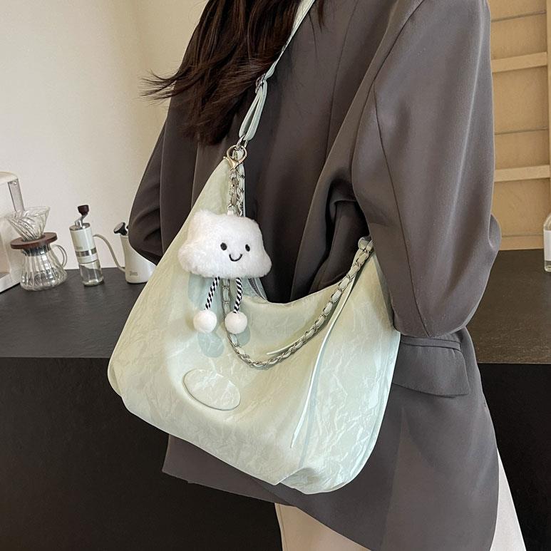 休闲学生软面大容量包包女2025新款春夏上班通勤包时尚单肩斜挎包