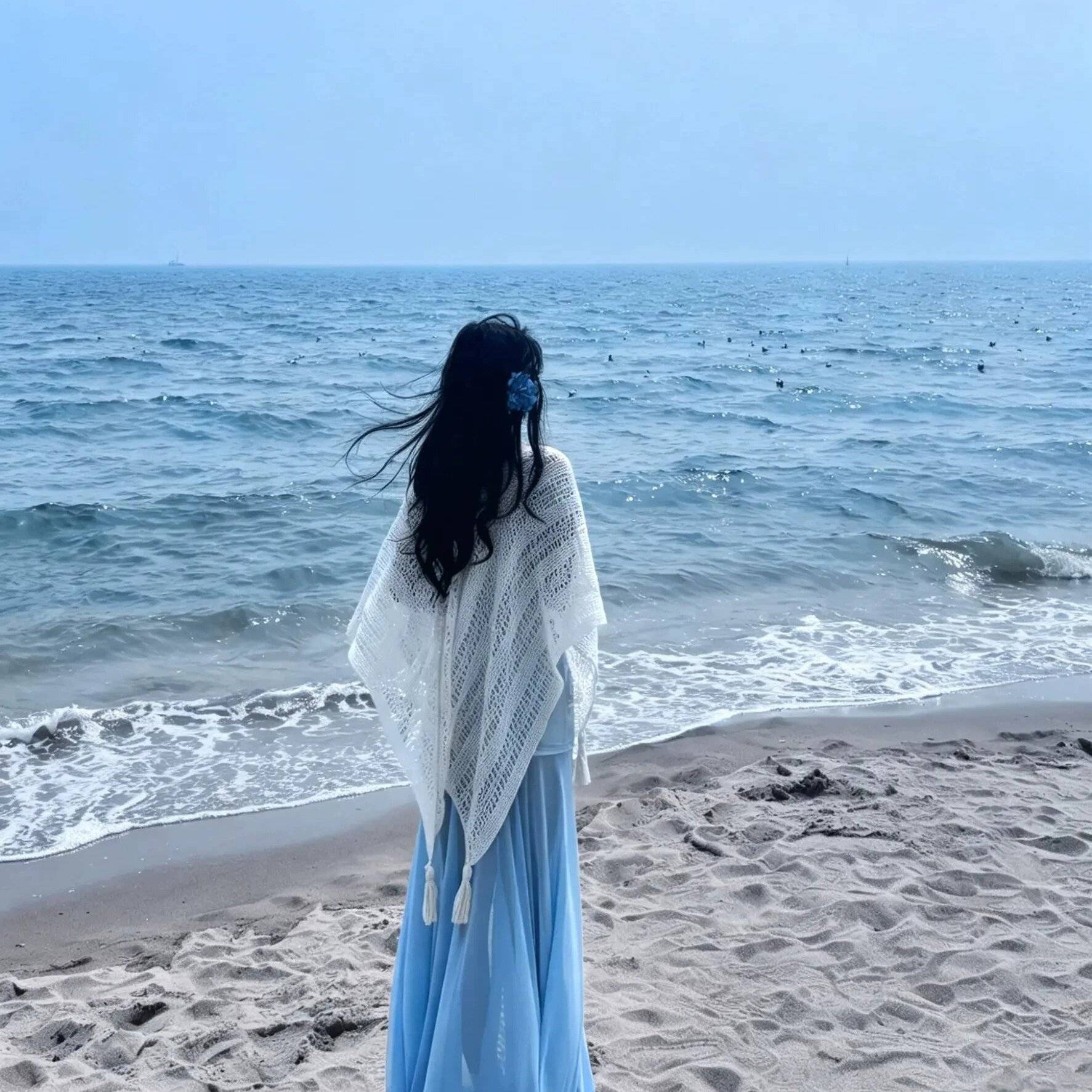 法式慵懒风白色镂空针织披肩女外搭夏季海边度假风轻薄防晒衣开衫