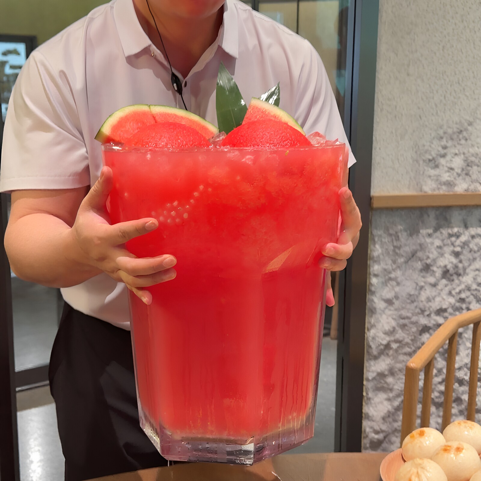 西瓜汁大王！巨无霸玻璃杯图片