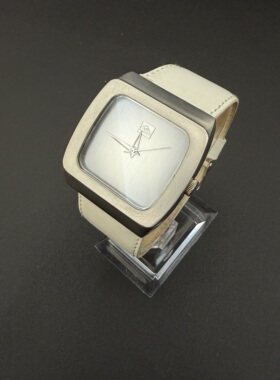 Awasteoftime浪费时间 白色简约中古手表复古极简皮革表带手表