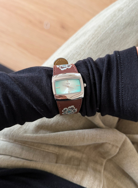 Awasteoftime浪费时间原创复古经典花皮带小棕表方形小众石英手表