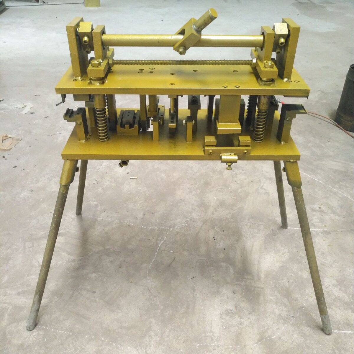 铝合金门窗冲压冲孔模具