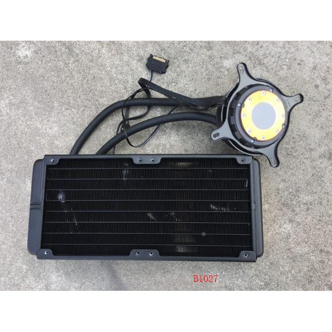 有轻微碰到散热器的台湾名牌 A系列混合风冷水冷散热器
