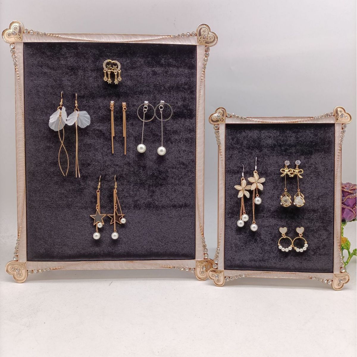 珍珠黑韩国绒面料浅金色金属相框首饰架，珠宝展示架收纳盒