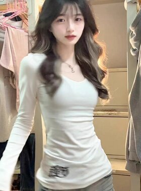美式高街印花辣妹v领长袖T恤女秋冬小众设计感打底衫收腰修身上衣