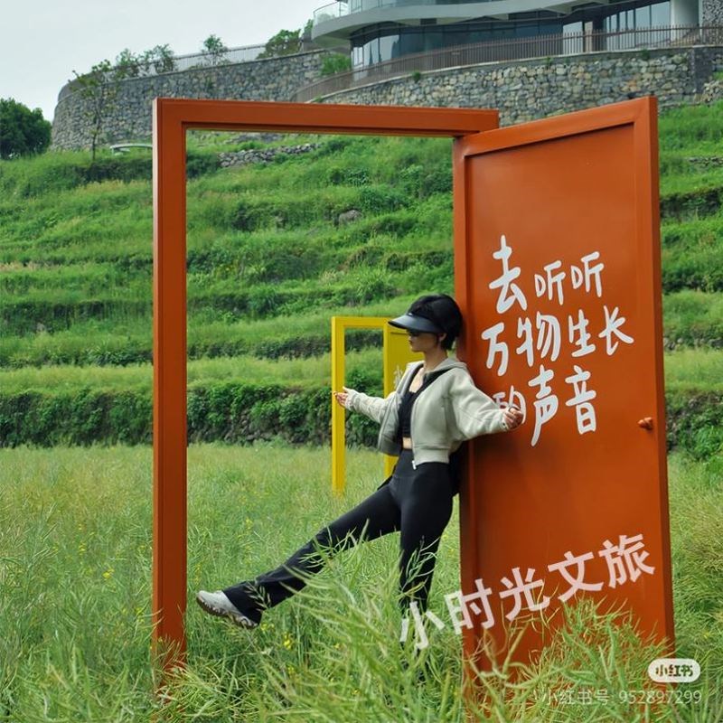 户外景区网红打卡相框任意门摆件海边装饰花海稻田拍照道具造景观