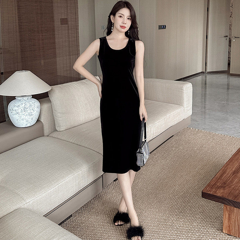 轻奢高货丝绒吊带连衣裙女2024春秋新款无袖长裙打底背心裙内搭开