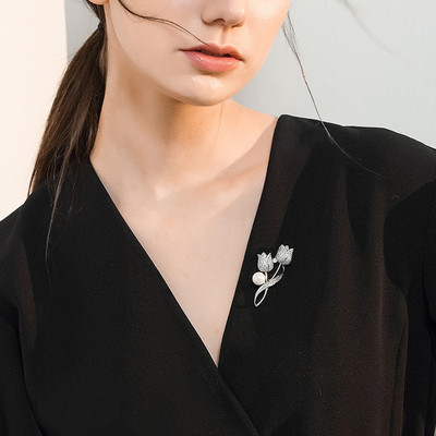 推荐郁金香珍珠胸针女士高档女西装搭配大衣别针镶钻胸花配饰