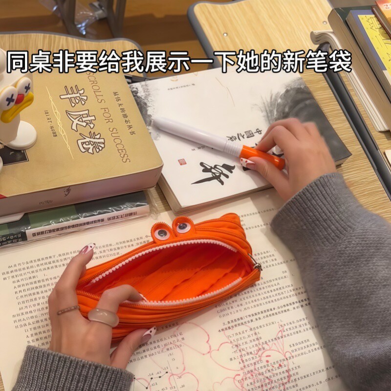 一根拉链笔袋铅笔文具袋创意搞怪卡通可爱中小学生儿童礼物大容量