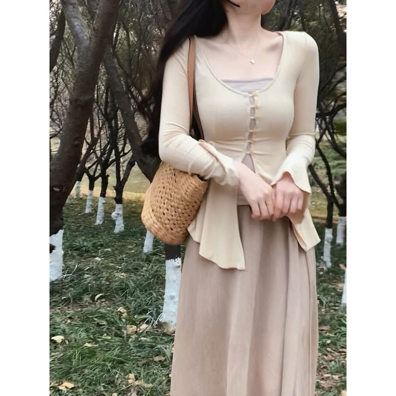 她来了宫廷风设计感喇叭袖开衫驼色淑女新中式套装