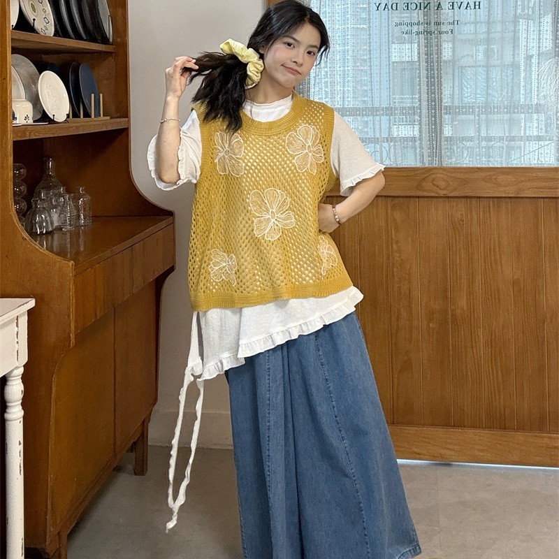 大码女装胖mm韩系复古重工刺绣镂空针织马甲女叠穿牛仔阔腿裤套装