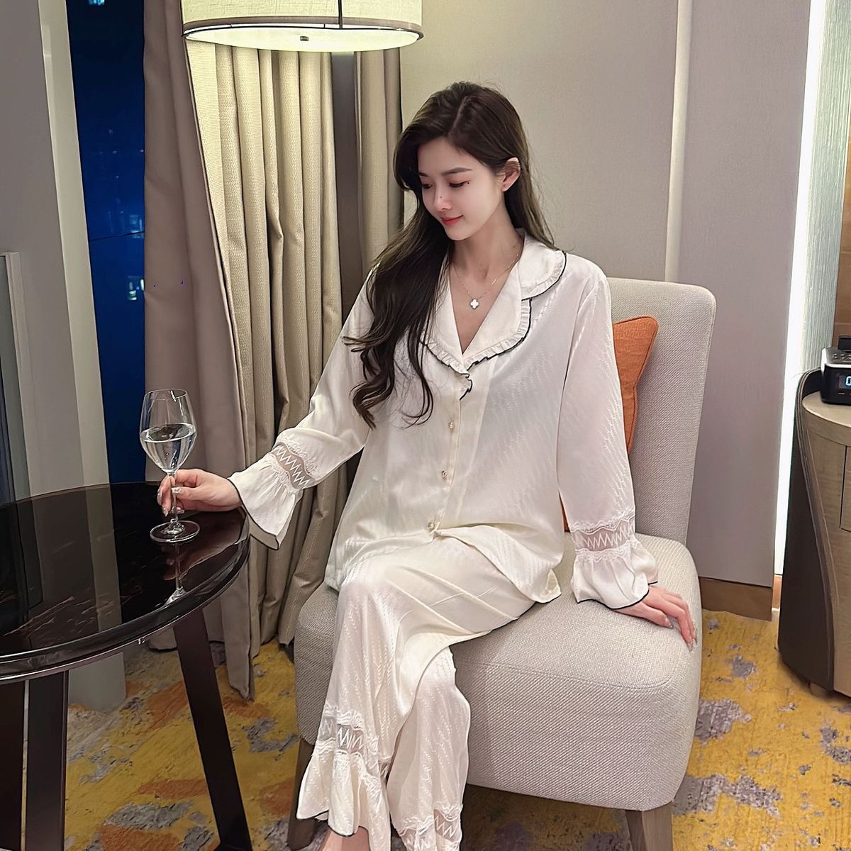 春夏季镂空精致轻奢睡衣女高级感长袖冰丝绸少女风舒适家居服套装