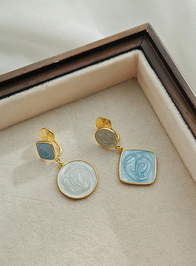 不对称蓝色几何撞色耳环蚊香盘耳夹无耳洞女2025新款爆款高级感