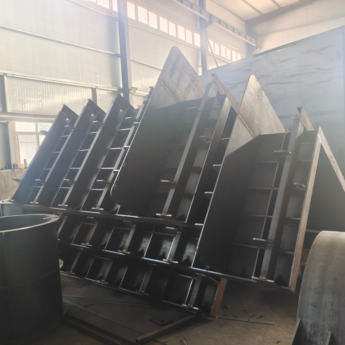 箱梁模具 桥梁钢模板 预制高铁高速公路建筑桥梁工程盖梁箱梁模板