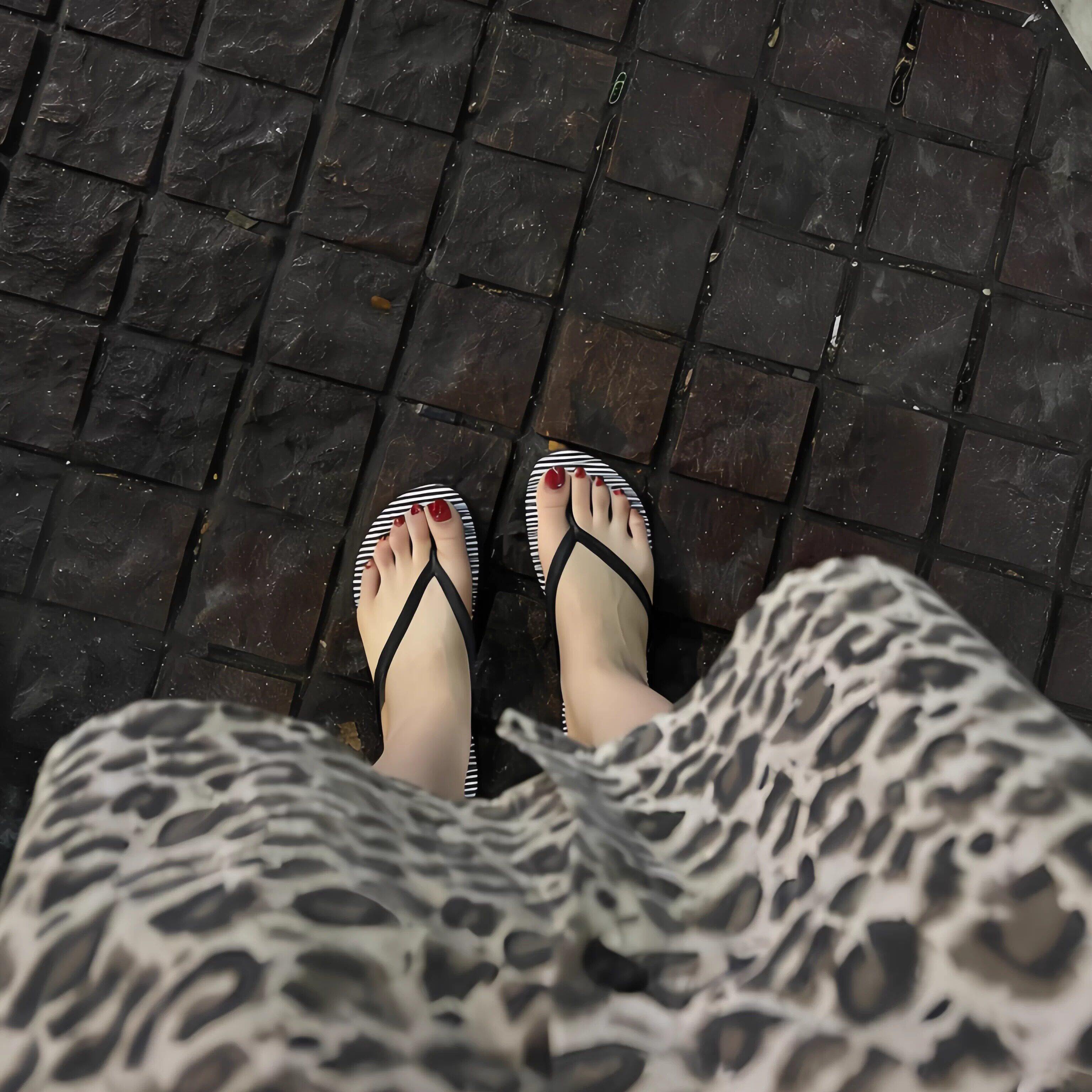 轻便情侣沙滩防滑软底凉休闲夹脚拖鞋人字拖夏拖女夏外穿EVA凉