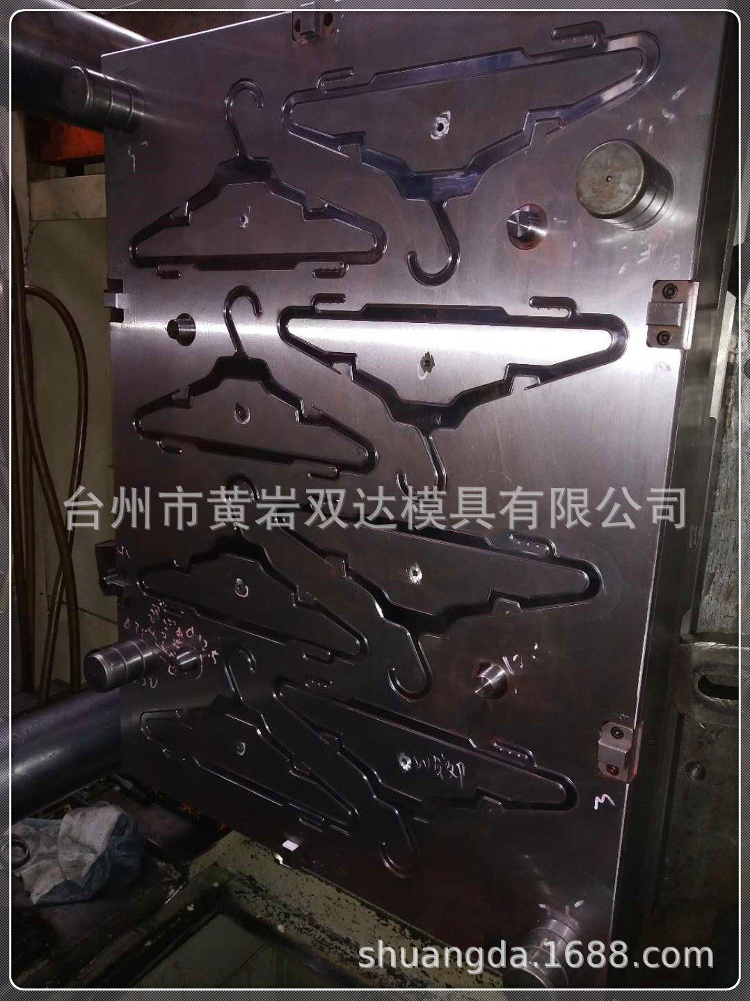 多腔塑料衣架注塑模具衣架模具台州黄岩双达模具厂