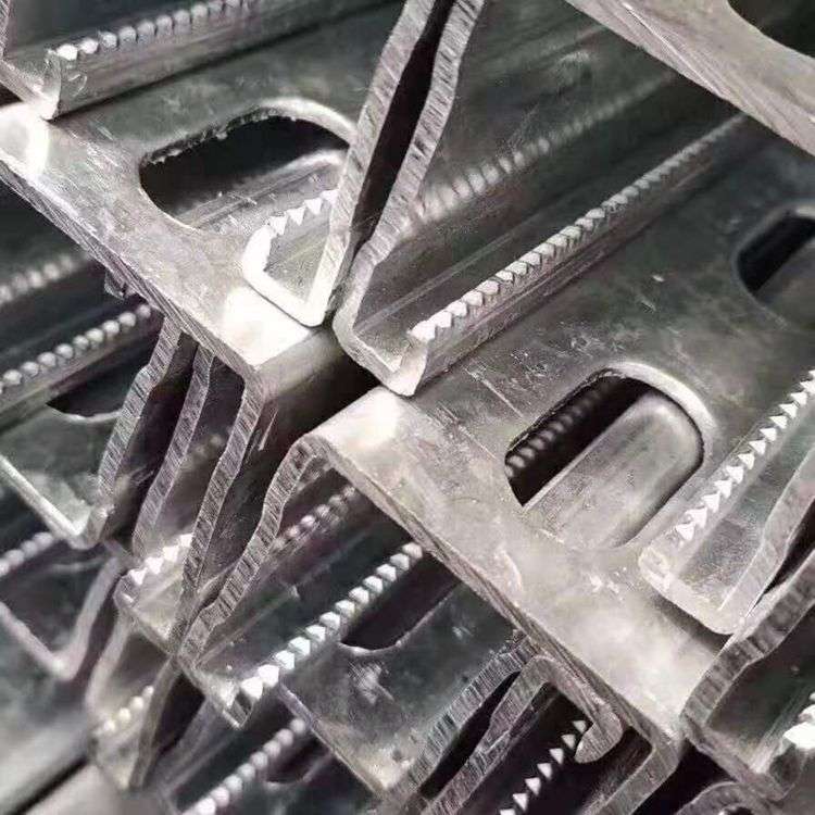 销售 镀锌c型钢光伏支架光伏板组件支架彩钢瓦屋面支架转接件