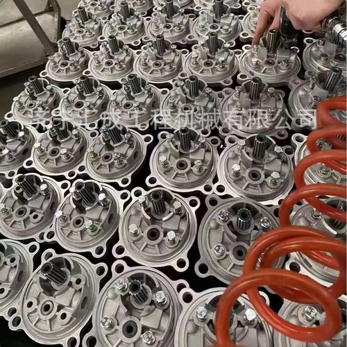 山推推土机SD32回油泵175-13-23500 1751323500，山推变矩器油泵