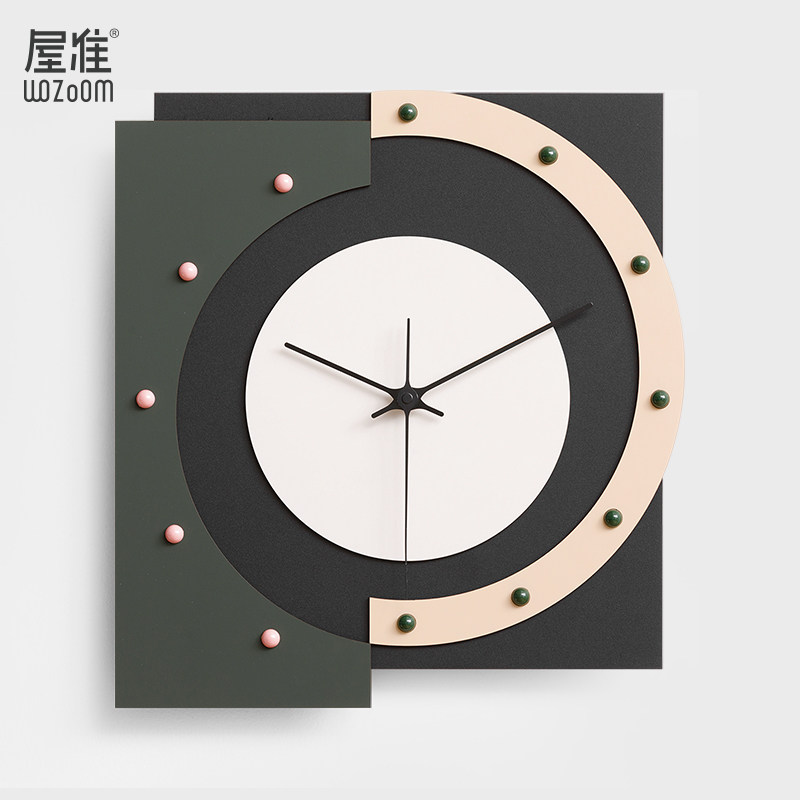高颜值拯救客厅白墙时尚挂钟