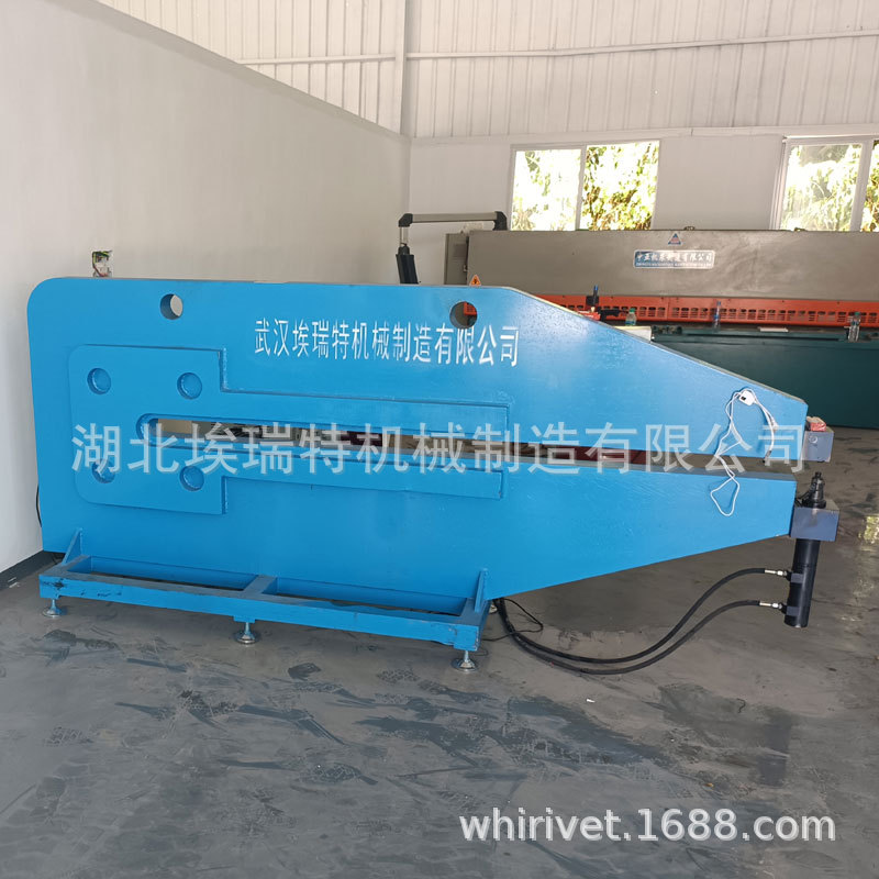 埃瑞特全自动交通标牌铆接机