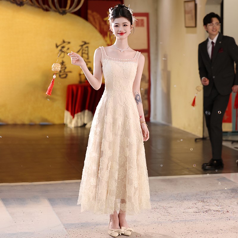 现货速发香槟订婚礼裙日常可穿2025吊带晨袍新娘敬酒礼服成人礼宴