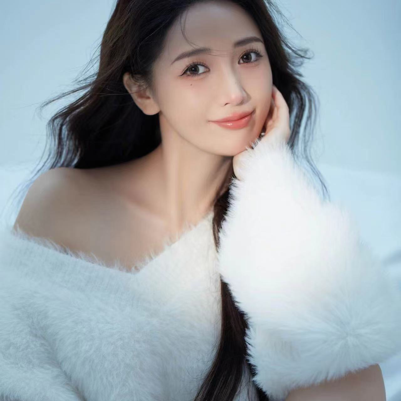 【李艺佳Joy】   防拍价9999   拍下减库存  35384
