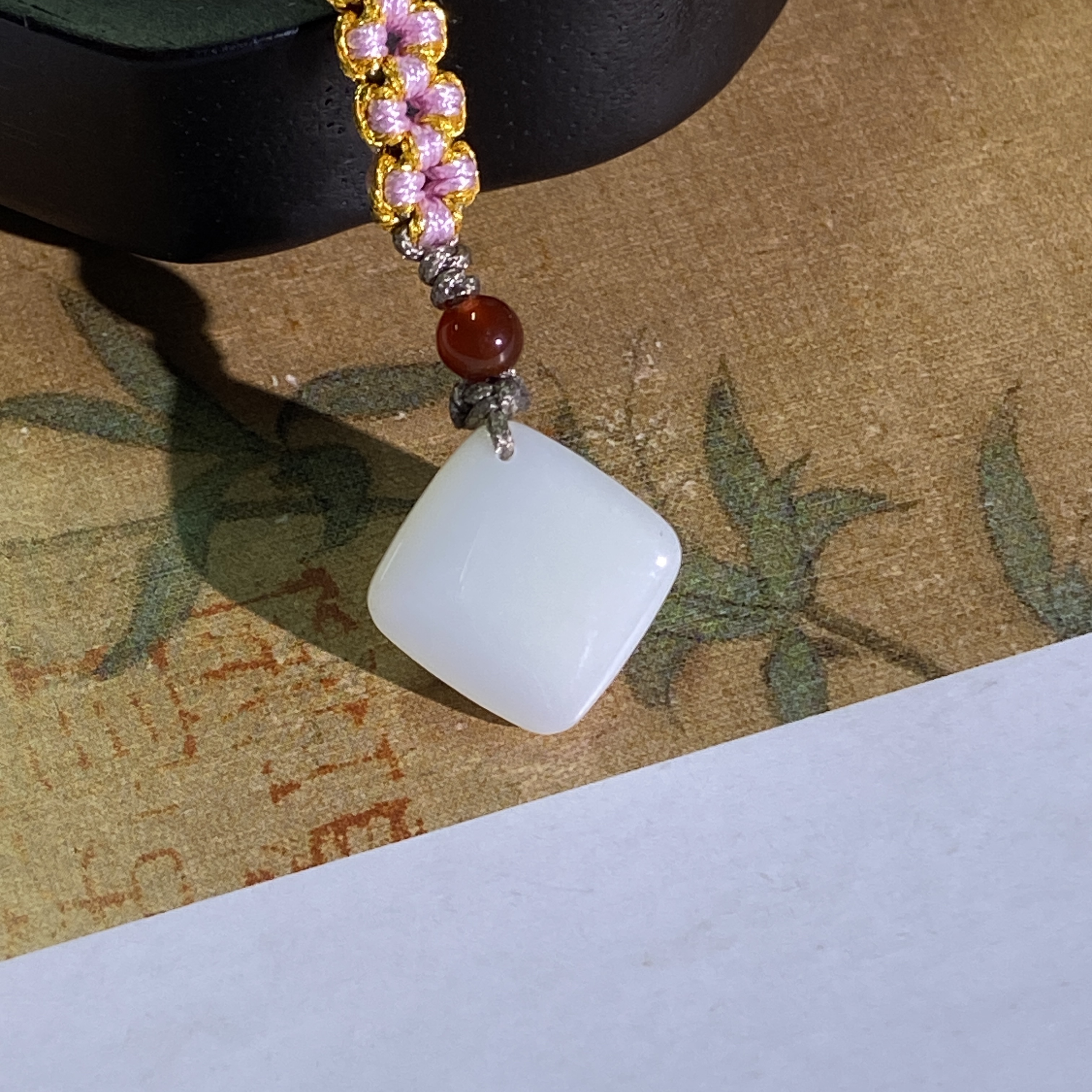 周大生官方天然和田玉小方糖平安无事牌小众轻奢白玉吊坠生日礼物