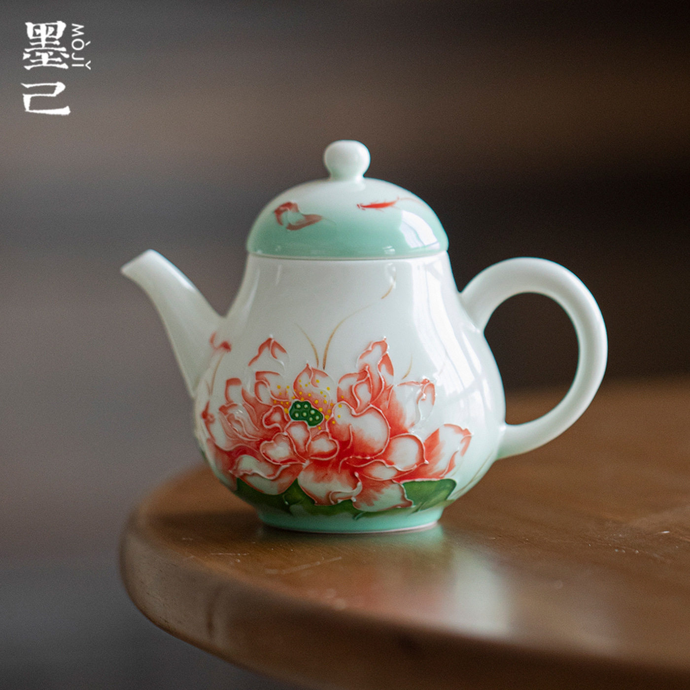 墨己玉泥白瓷手绘莲花陶瓷茶壶家用球孔过滤泡茶壶釉下彩手执茶壶