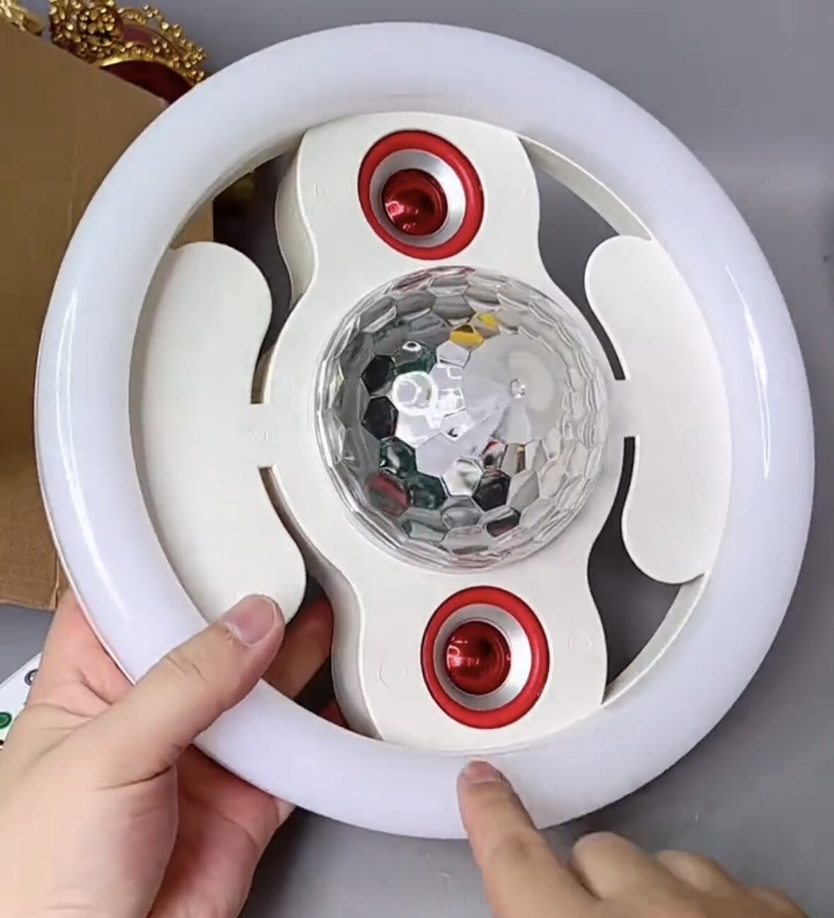 炫彩蓝牙音乐智能遥控双喇叭大音量低音炮音质超亮七彩旋转氛围灯