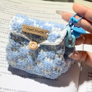 钩针卡包DIY材料包自制礼物送舍友手工编织棋盘格零钱耳机包毛线